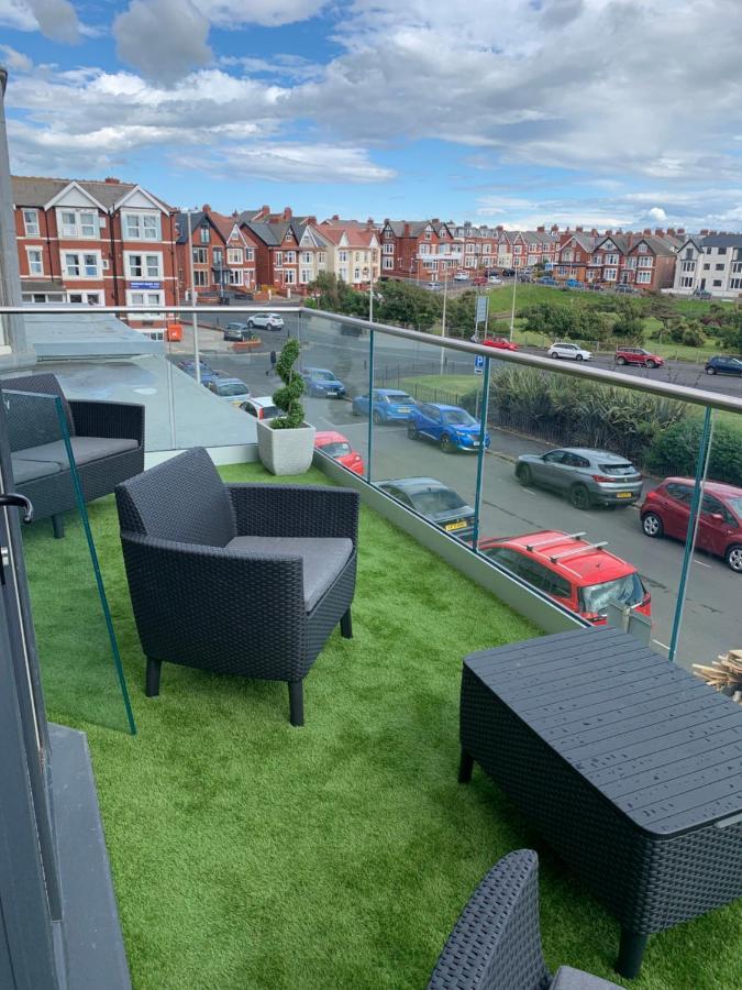 Willshaw Suites For Families Over 25 Only Blackpool Bagian luar foto